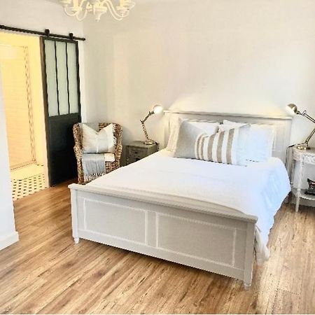 Stunning Bedroom Overlooking The Charente Bourg-Charente المظهر الخارجي الصورة
