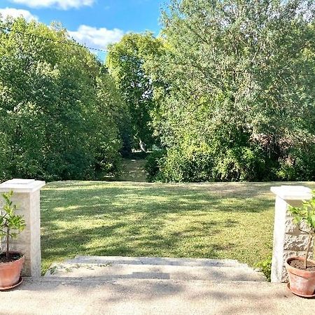 Stunning Bedroom Overlooking The Charente Bourg-Charente المظهر الخارجي الصورة