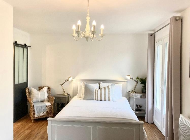 Stunning Bedroom Overlooking The Charente Bourg-Charente المظهر الخارجي الصورة